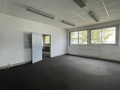 LOCAL INDUSTRIEL A VENDRE - ST ETIENNE - 3100 m2 - 1 100 000 €