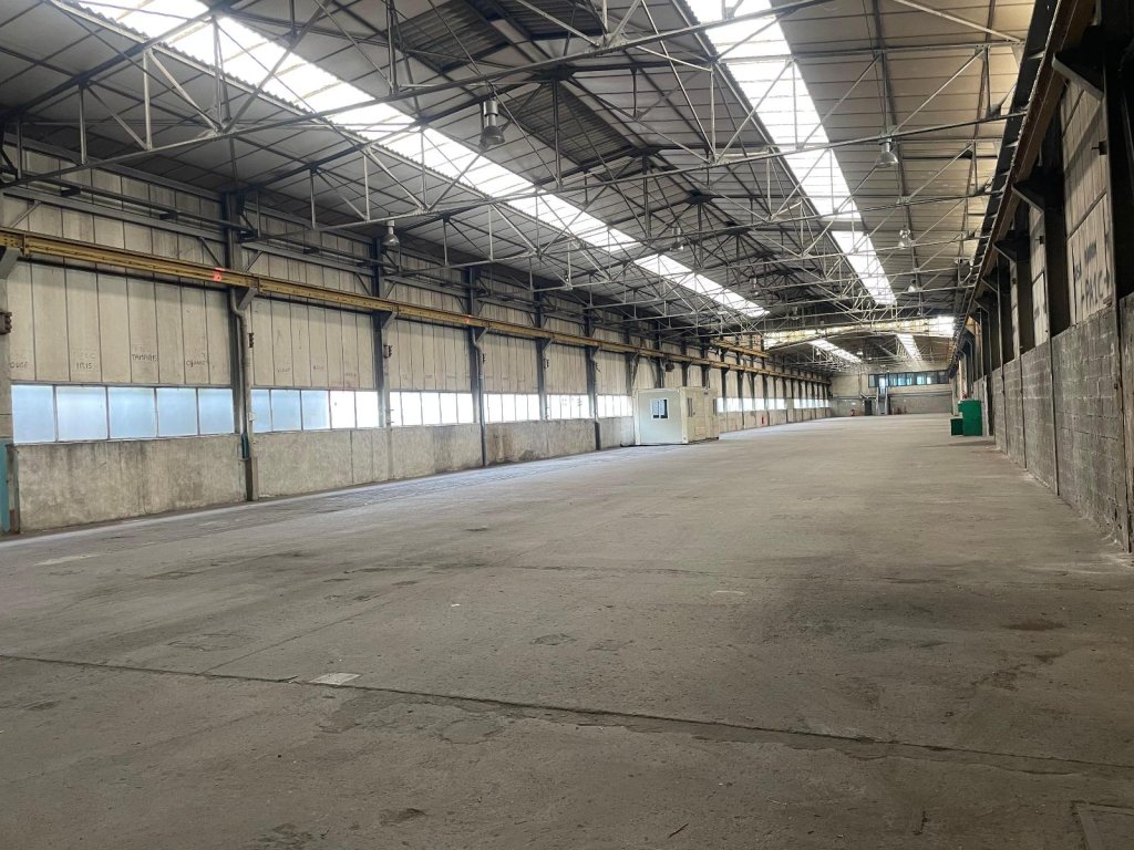 LOCAL INDUSTRIEL A VENDRE - ST ETIENNE - 3100 m2 - 1 100 000 &euro; 