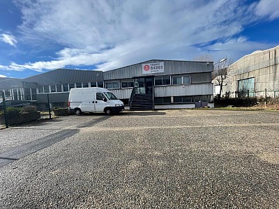LOCAL INDUSTRIEL A VENDRE - ST ETIENNE - 3100 m2 - 1 100 000 €