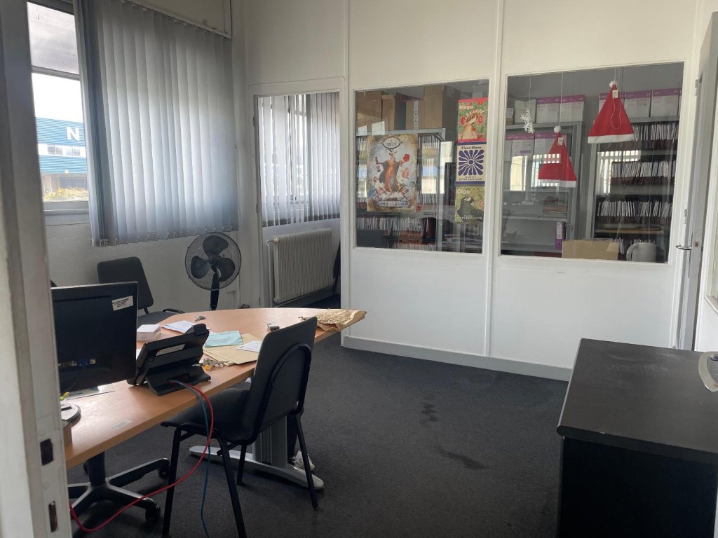 LOCAL INDUSTRIEL A VENDRE - ST ETIENNE - 3100 m2 - 1 100 000 &euro; 