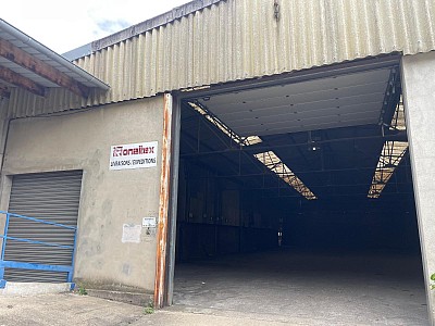 LOCAL INDUSTRIEL A VENDRE - ST ETIENNE - 3100 m2 - 1 100 000 €