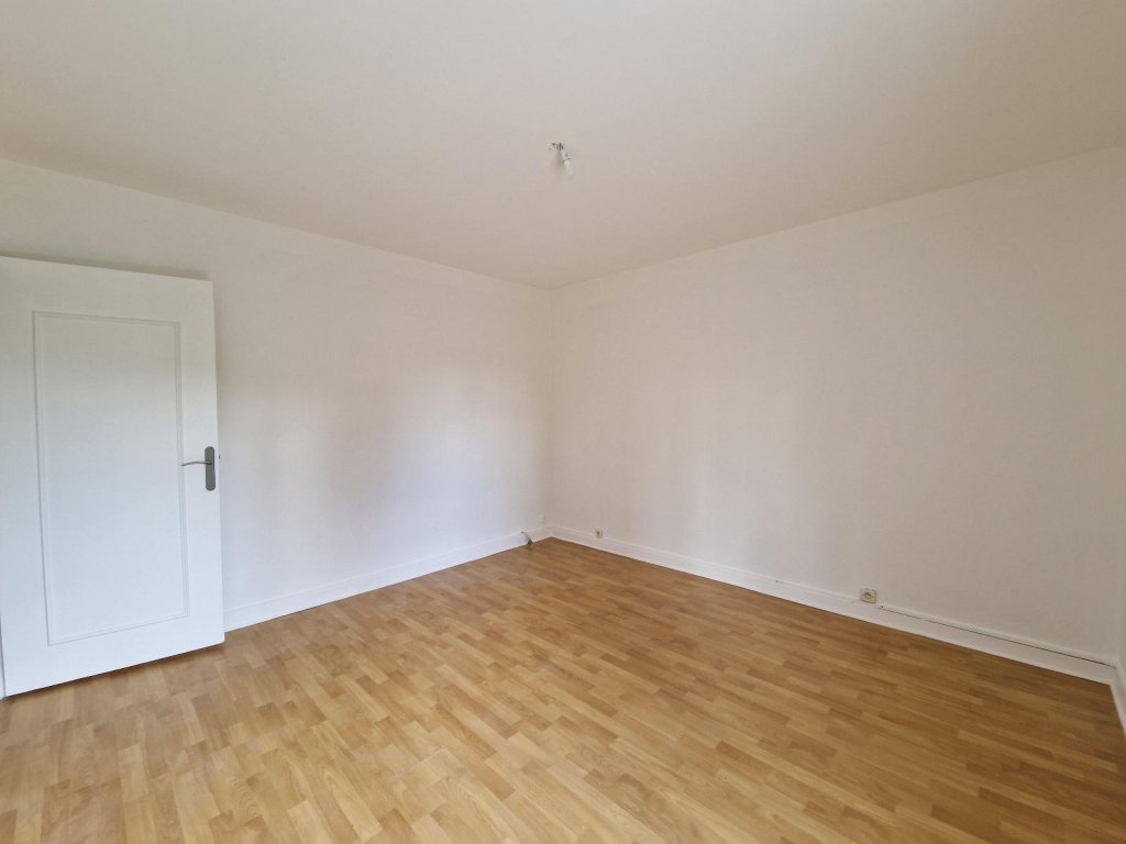 MAISON A LOUER - ST CYPRIEN - 87 m2 - 880 &euro; charges comprises par mois