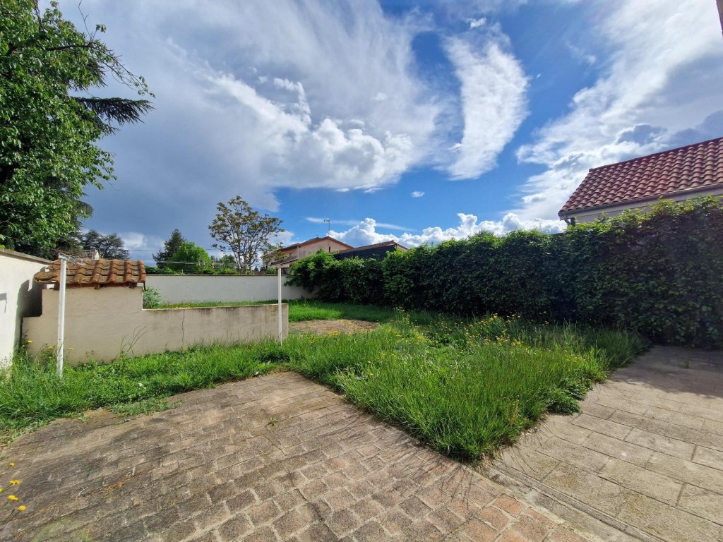 MAISON A LOUER - ST CYPRIEN - 87.37 m2 - 888 &euro; charges comprises par mois