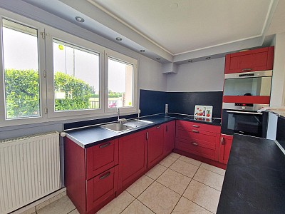 MAISON A LOUER - ST CYPRIEN - 87.37 m2 - 888 € charges comprises par mois