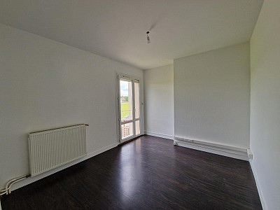 MAISON A LOUER - ST CYPRIEN - 87.37 m2 - 888 € charges comprises par mois