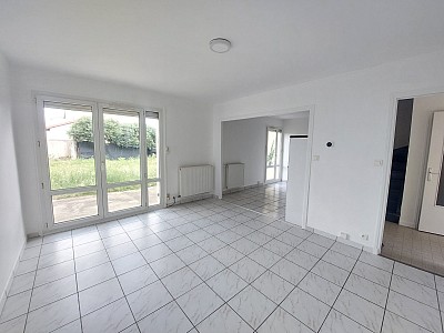 MAISON A LOUER - ST CYPRIEN - 78.36 m2 - 900 € charges comprises par mois