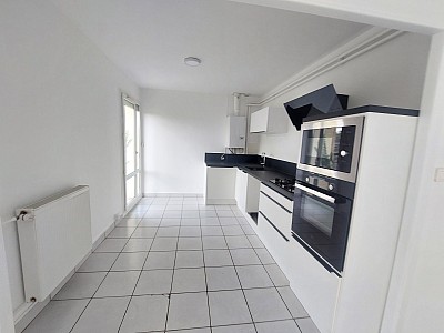 MAISON A LOUER - ST CYPRIEN - 78.36 m2 - 900 € charges comprises par mois