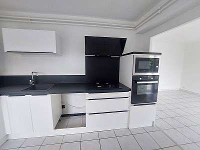 MAISON A LOUER - ST CYPRIEN - 78.36 m2 - 900 € charges comprises par mois