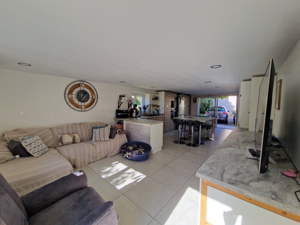 MAISON A LOUER - ST MARCELLIN EN FOREZ - 125.59 m2 - 1 200 &euro; charges comprises par mois