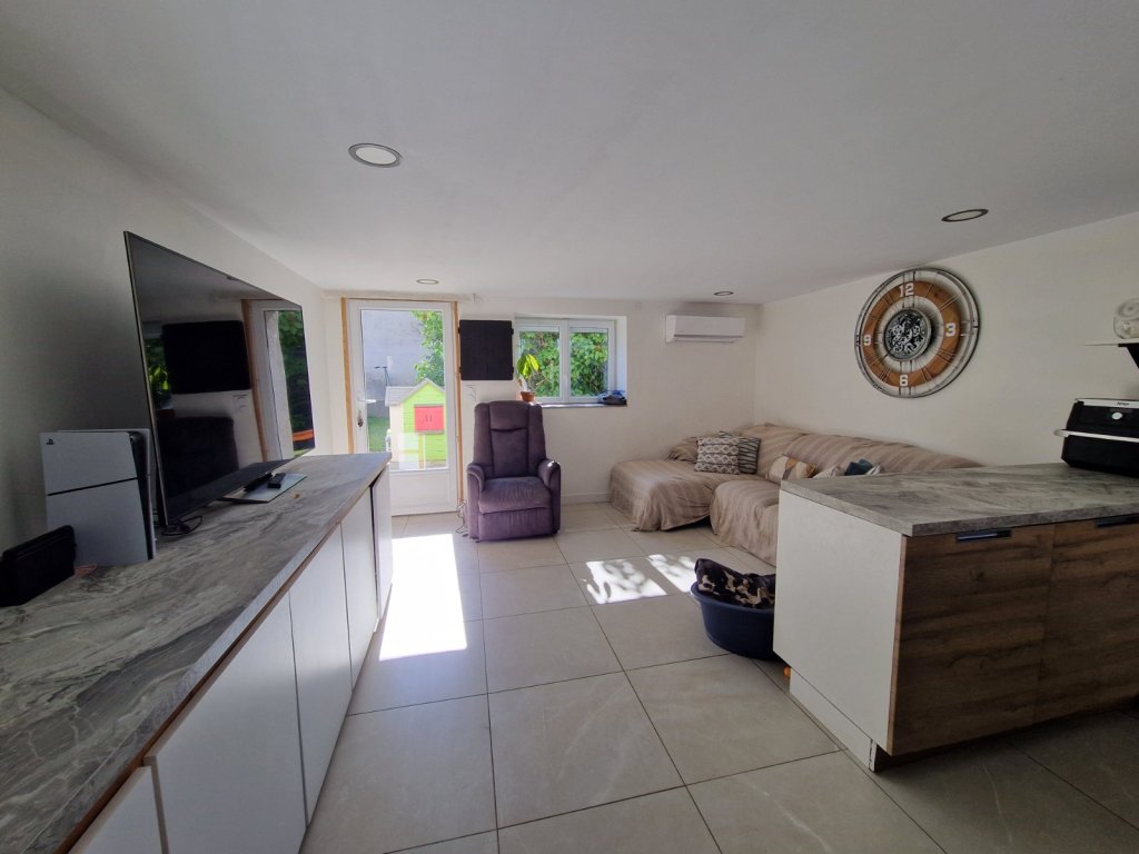 MAISON A LOUER - ST MARCELLIN EN FOREZ - 125.59 m2 - 1 200 &euro; charges comprises par mois