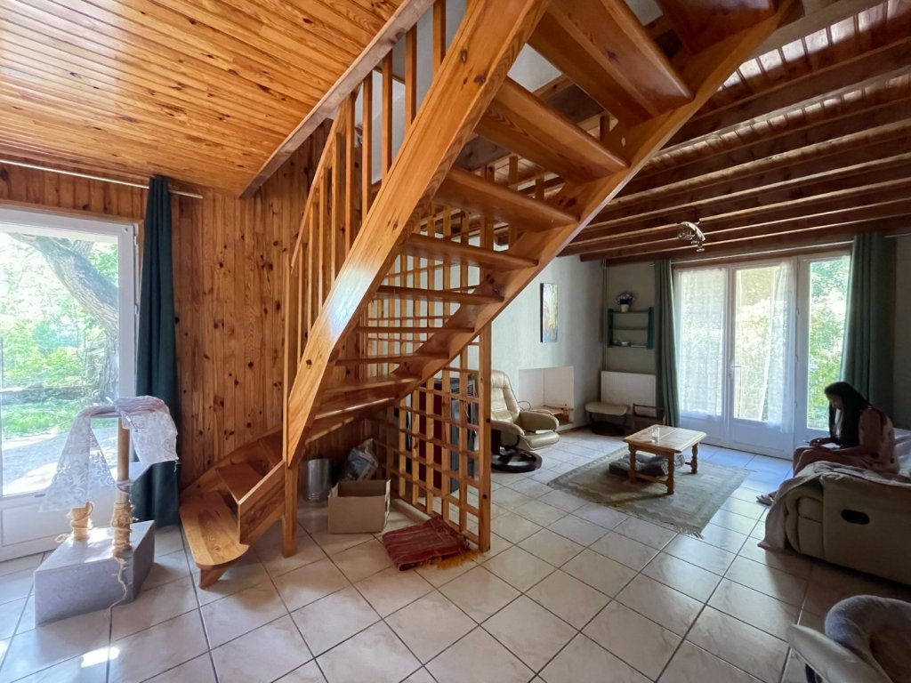 Maison de 277 m² avec gîte A VENDRE - SAUVESSANGES - 259.98 m2 - 279 000 &euro;