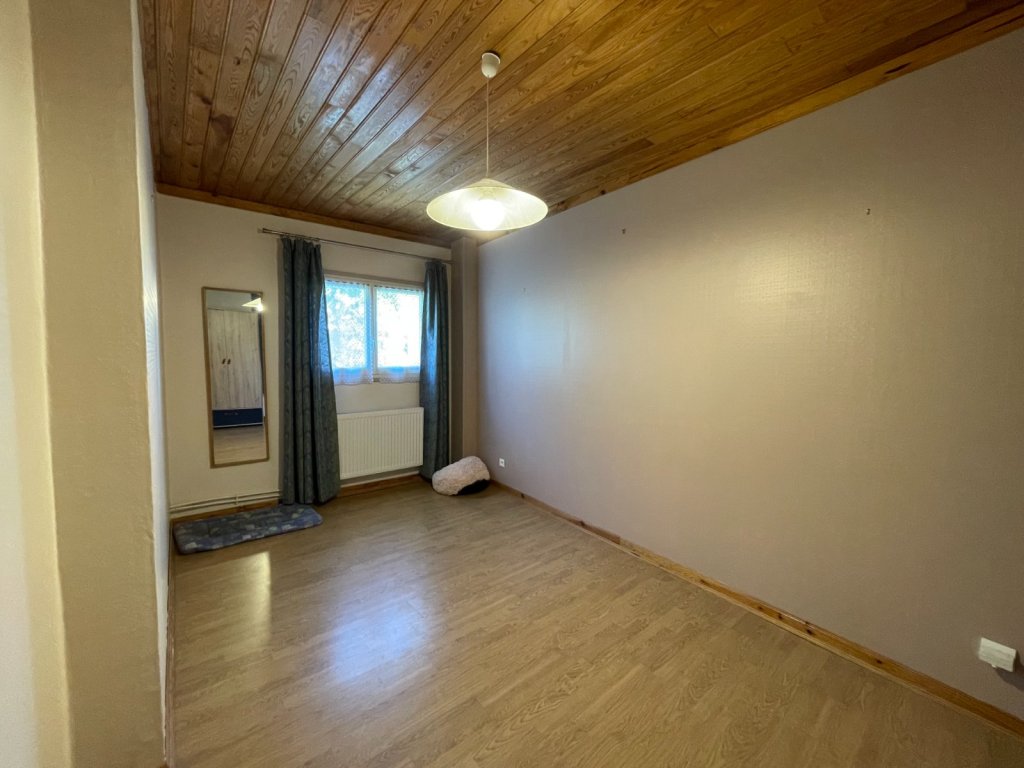 Maison de 277 m² avec gîte A VENDRE - SAUVESSANGES - 259.98 m2 - 279 000 &euro;