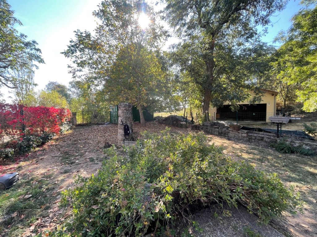Maison de 277 m² avec gîte A VENDRE - SAUVESSANGES - 259.98 m2 - 279 000 &euro;