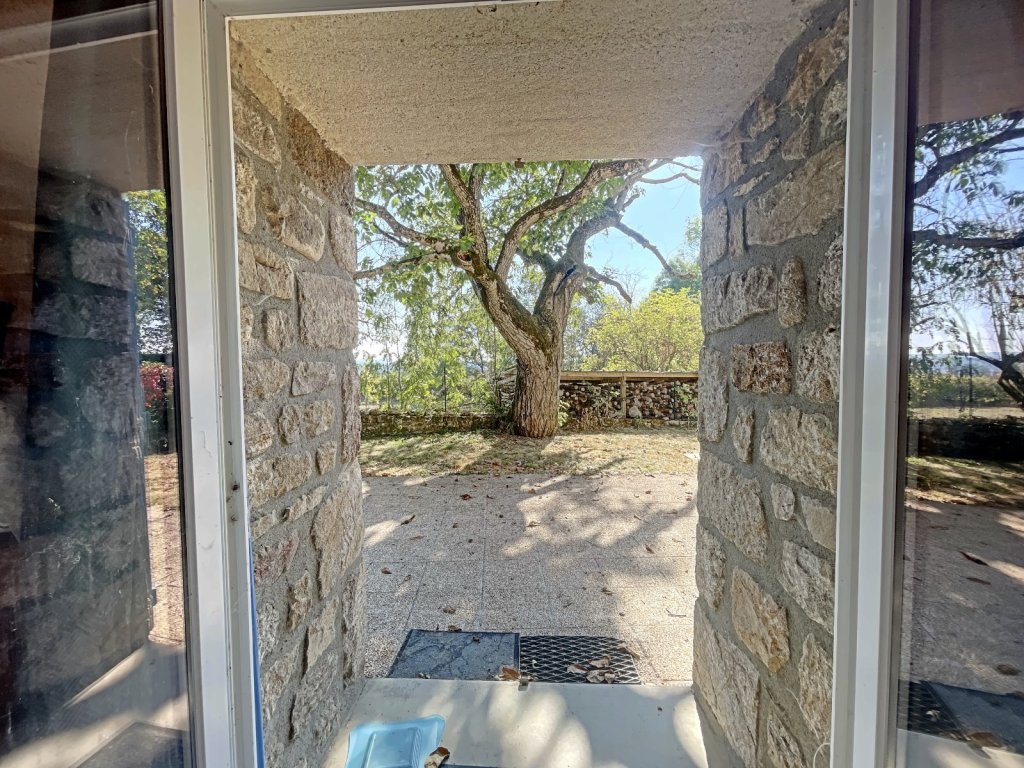 Maison de 277 m² avec gîte A VENDRE - SAUVESSANGES - 259.98 m2 - 279 000 &euro;