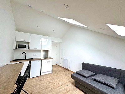 STUDIO A LOUER - ST ETIENNE - 25.1 m2 - 350 € charges comprises par mois