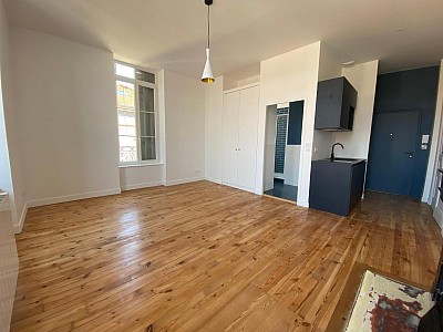 STUDIO A LOUER - ST ETIENNE - 31.01 m2 - 415 € charges comprises par mois