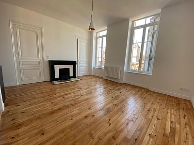 STUDIO A LOUER - ST ETIENNE - 31.01 m2 - 415 € charges comprises par mois