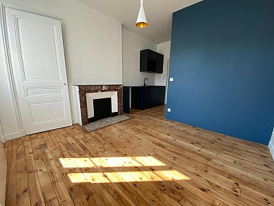 STUDIO A LOUER - ST ETIENNE - 19 m2 - 410 € charges comprises par mois