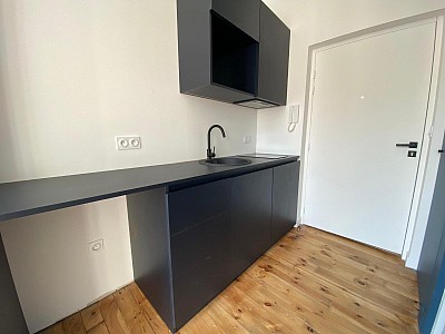 STUDIO A LOUER - ST ETIENNE - 19 m2 - 410 € charges comprises par mois