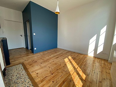 STUDIO A LOUER - ST ETIENNE - 19 m2 - 410 € charges comprises par mois