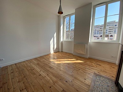 STUDIO A LOUER - ST ETIENNE - 19 m2 - 410 € charges comprises par mois