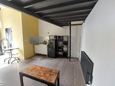 STUDIO A LOUER - ST ETIENNE - 22.76 m2 - 353 € charges comprises par mois