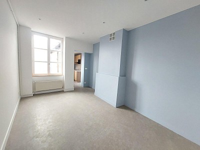 STUDIO A LOUER - ST ETIENNE - 30.85 m2 - 335 € charges comprises par mois