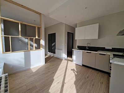 STUDIO A LOUER - ST ETIENNE - 35 m2 - 430 € charges comprises par mois