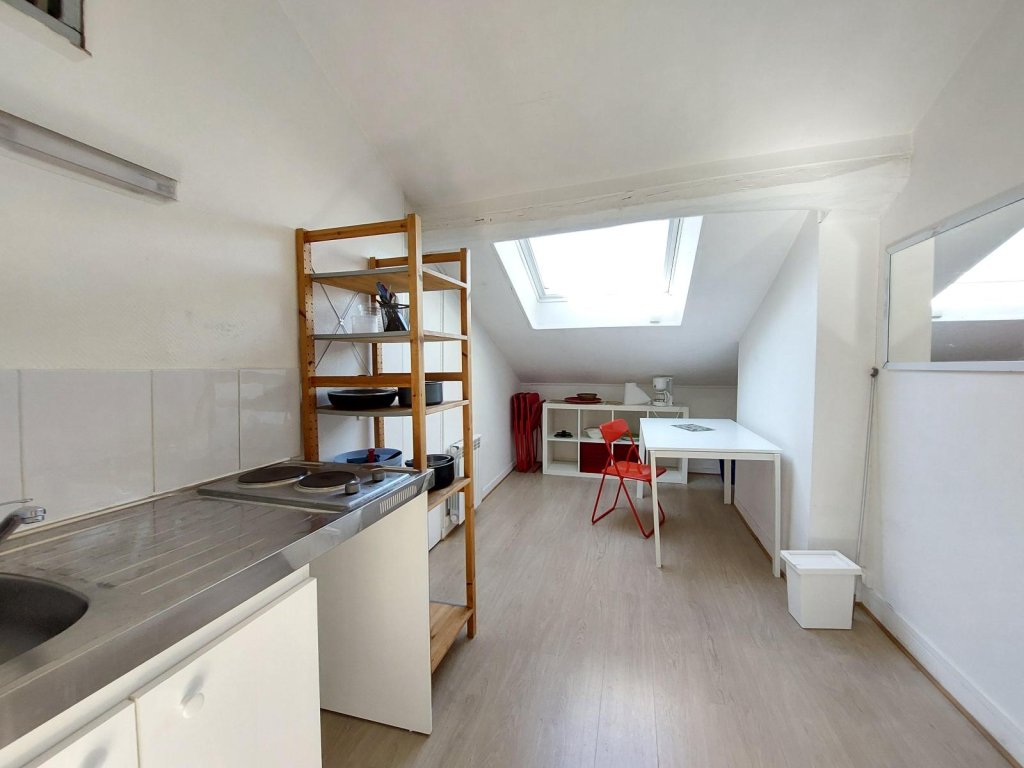 STUDIO A LOUER - ST ETIENNE - 18 m2 - 335 &euro; charges comprises par mois