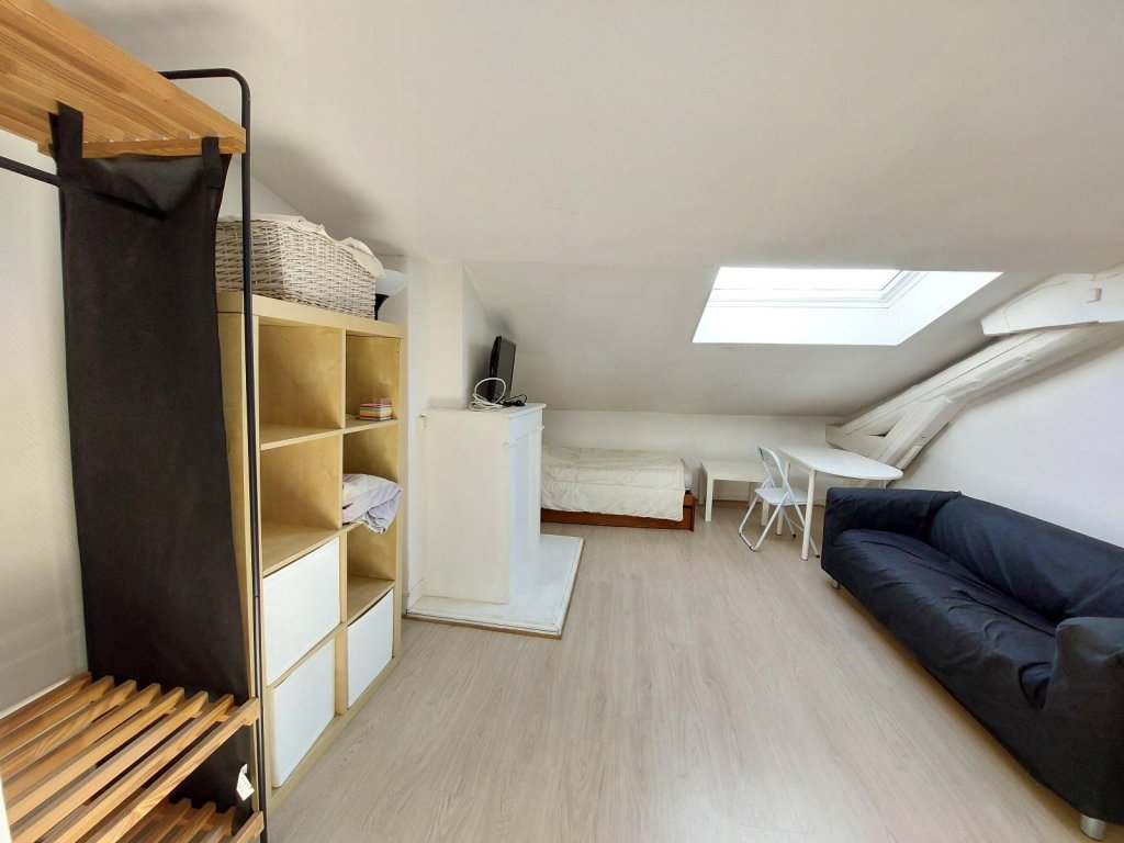 STUDIO A LOUER - ST ETIENNE - 18 m2 - 335 &euro; charges comprises par mois