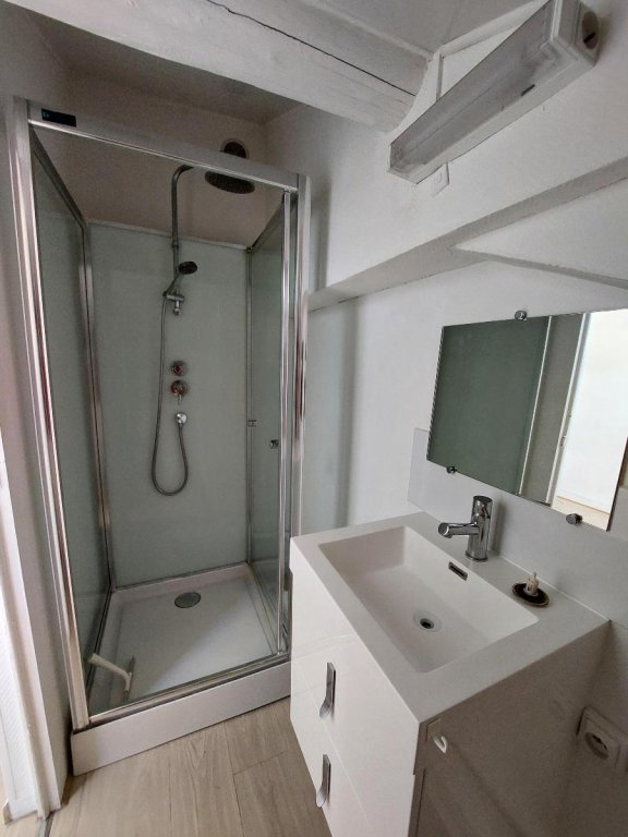 STUDIO A LOUER - ST ETIENNE - 18 m2 - 335 &euro; charges comprises par mois
