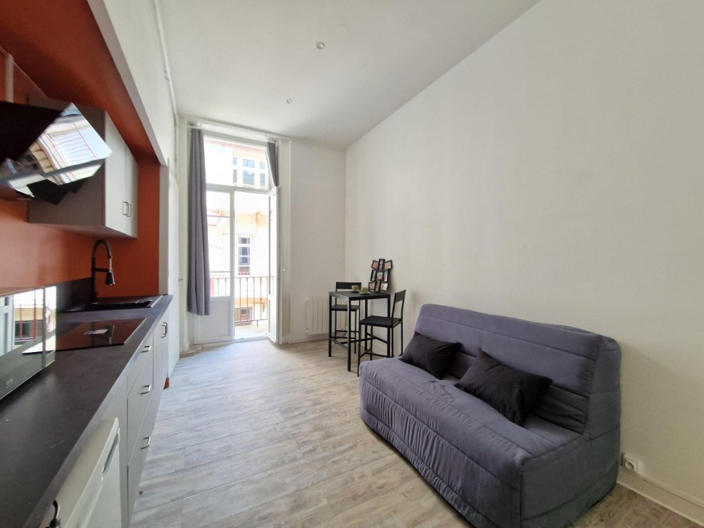 STUDIO A LOUER - ST ETIENNE - 19.47 m2 - 350 &euro; charges comprises par mois