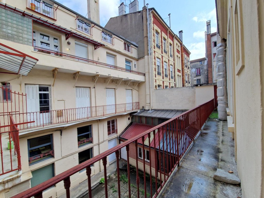 STUDIO A LOUER - ST ETIENNE - 19.47 m2 - 350 &euro; charges comprises par mois