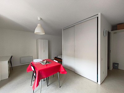 STUDIO A LOUER - ST ETIENNE - 30.25 m2 - 395 € charges comprises par mois