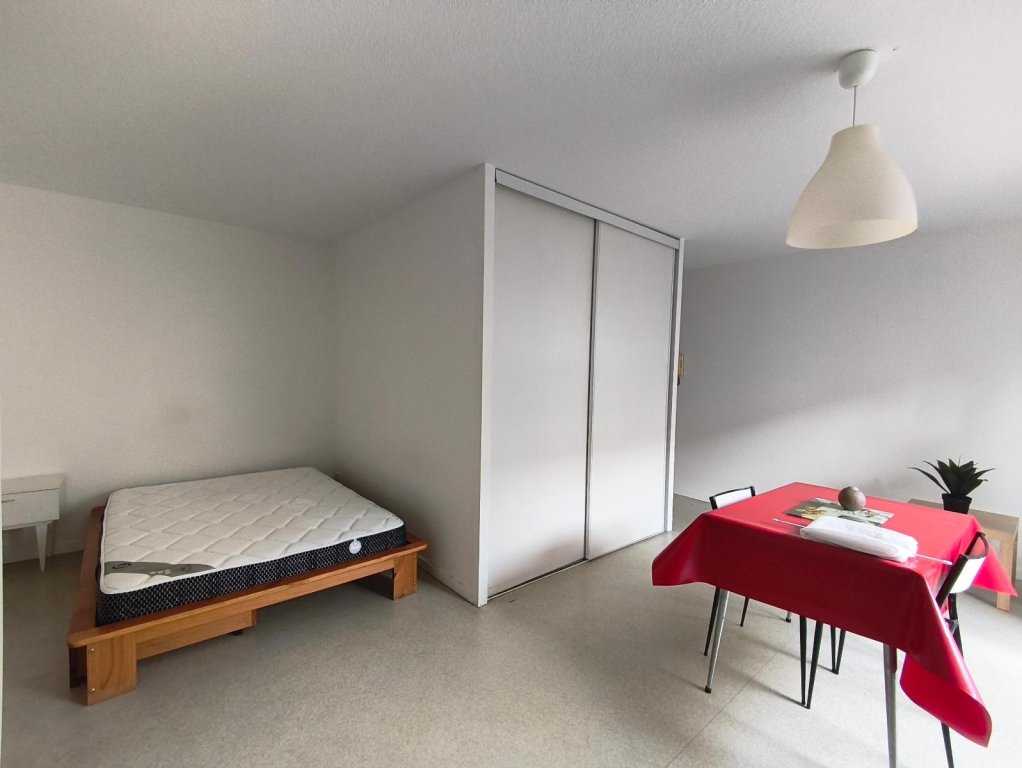 STUDIO A LOUER - ST ETIENNE - 30.25 m2 - 395 &euro; charges comprises par mois