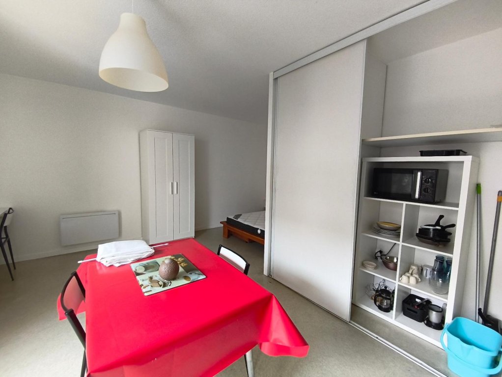 STUDIO A LOUER - ST ETIENNE - 30.25 m2 - 395 &euro; charges comprises par mois