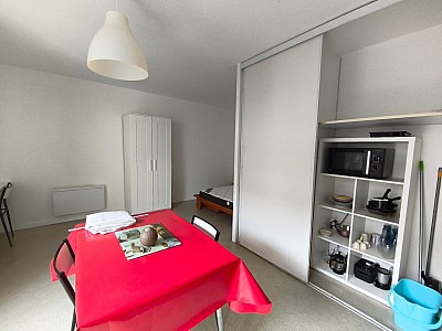STUDIO A LOUER - ST ETIENNE - 30.25 m2 - 395 € charges comprises par mois