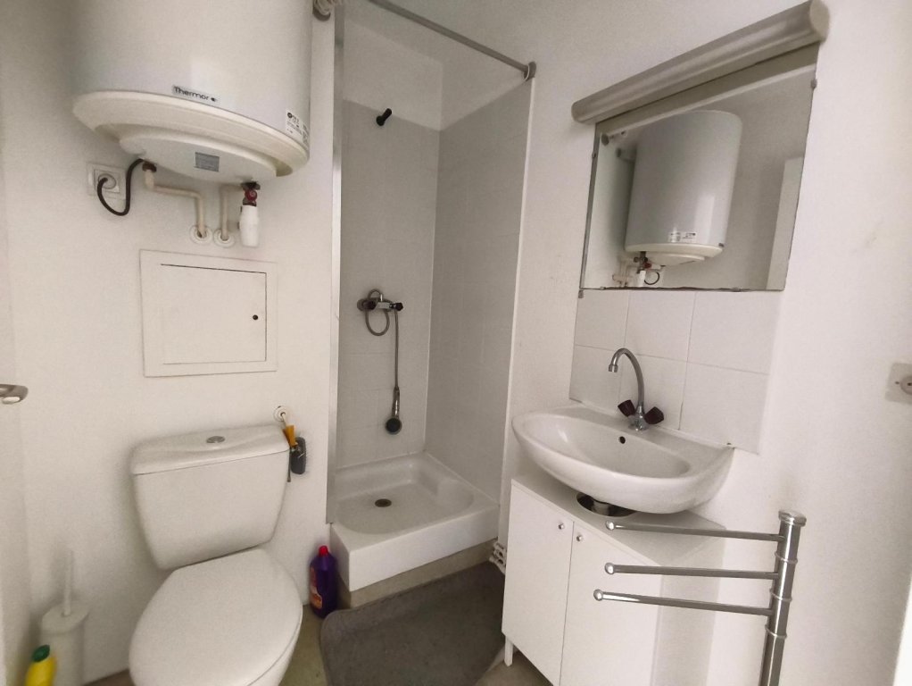 STUDIO A LOUER - ST ETIENNE - 30.25 m2 - 395 &euro; charges comprises par mois