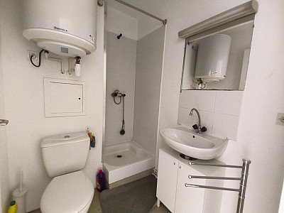 STUDIO A LOUER - ST ETIENNE - 30.25 m2 - 395 € charges comprises par mois