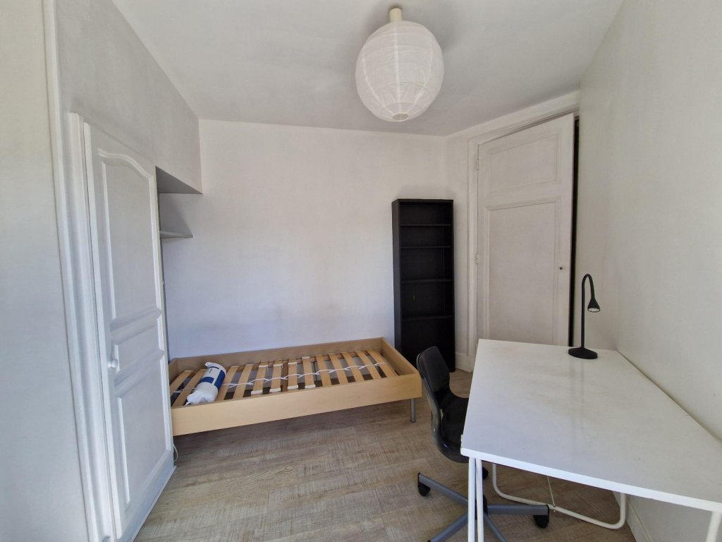 STUDIO A LOUER - ST ETIENNE - 20.06 m2 - 350 &euro; charges comprises par mois