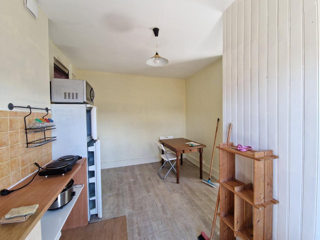 STUDIO A LOUER - ST ETIENNE - 20.06 m2 - 350 &euro; charges comprises par mois