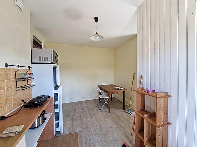 STUDIO A LOUER - ST ETIENNE - 20.06 m2 - 350 € charges comprises par mois