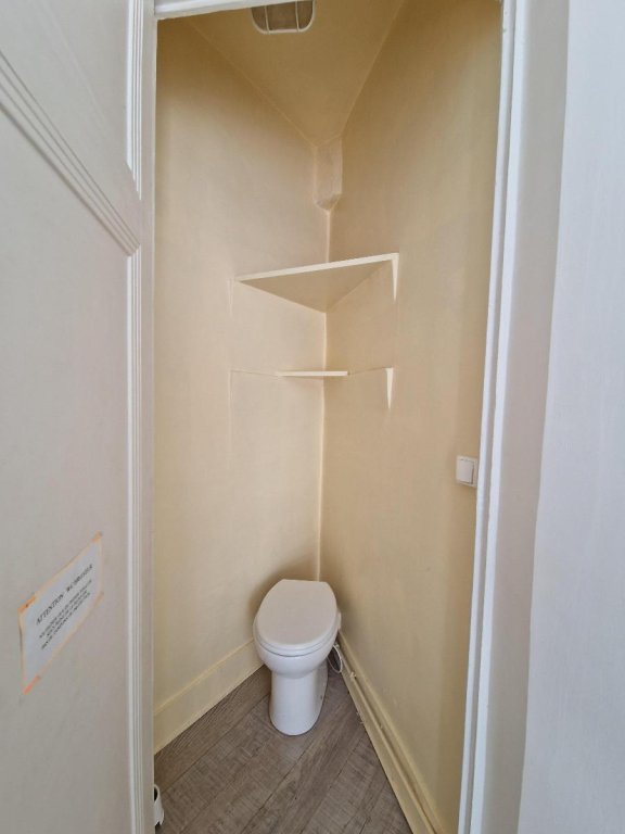 STUDIO A LOUER - ST ETIENNE - 20.06 m2 - 350 &euro; charges comprises par mois