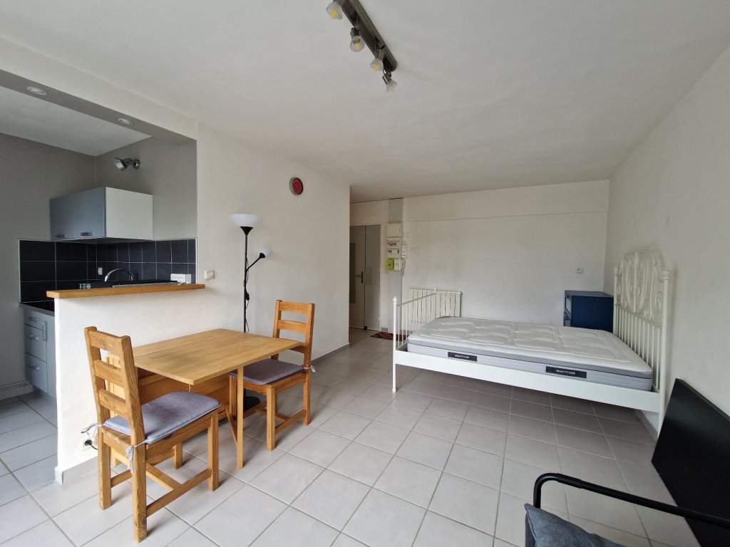 STUDIO A LOUER - ST ETIENNE - 27 m2 - 370 &euro; charges comprises par mois