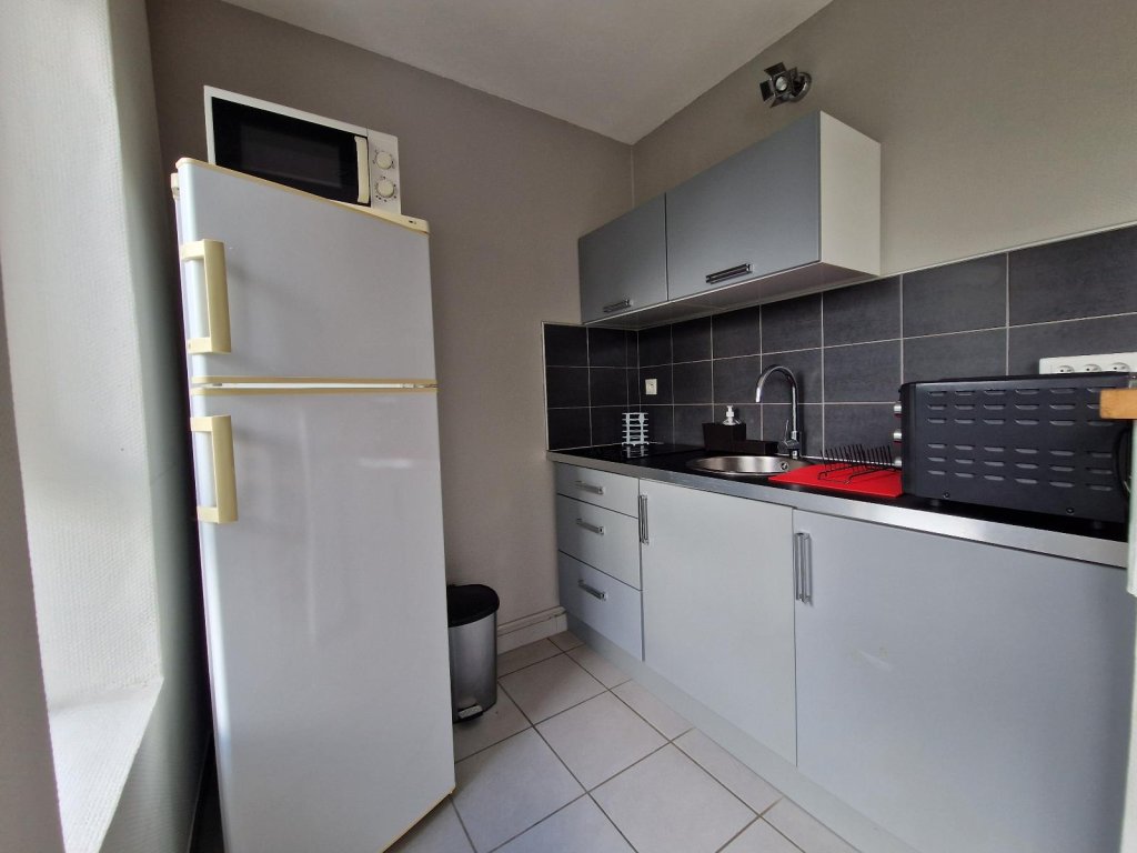 STUDIO A LOUER - ST ETIENNE - 27 m2 - 370 &euro; charges comprises par mois