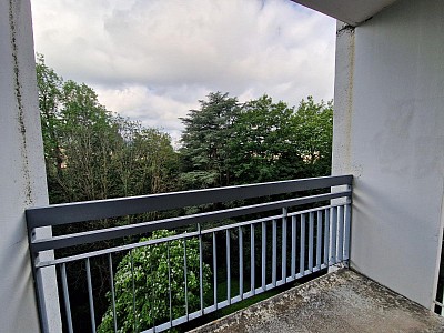 STUDIO A LOUER - ST ETIENNE - 27 m2 - 370 € charges comprises par mois