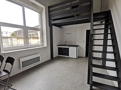 STUDIO A LOUER - ST ETIENNE - 26.97 m2 - 330 € charges comprises par mois