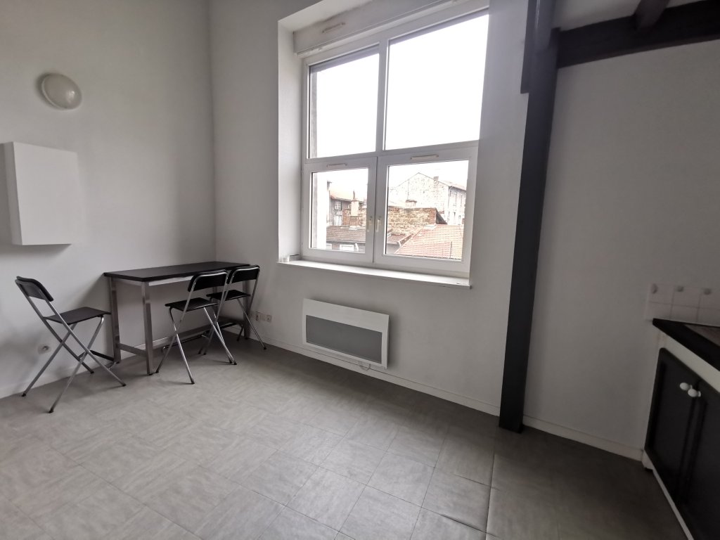 STUDIO A LOUER - ST ETIENNE - 26.97 m2 - 330 &euro; charges comprises par mois