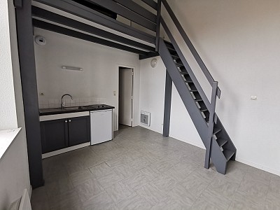 STUDIO A LOUER - ST ETIENNE - 26.97 m2 - 330 € charges comprises par mois
