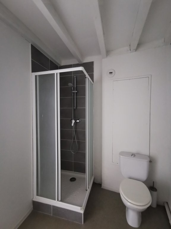 STUDIO A LOUER - ST ETIENNE - 26.97 m2 - 330 &euro; charges comprises par mois